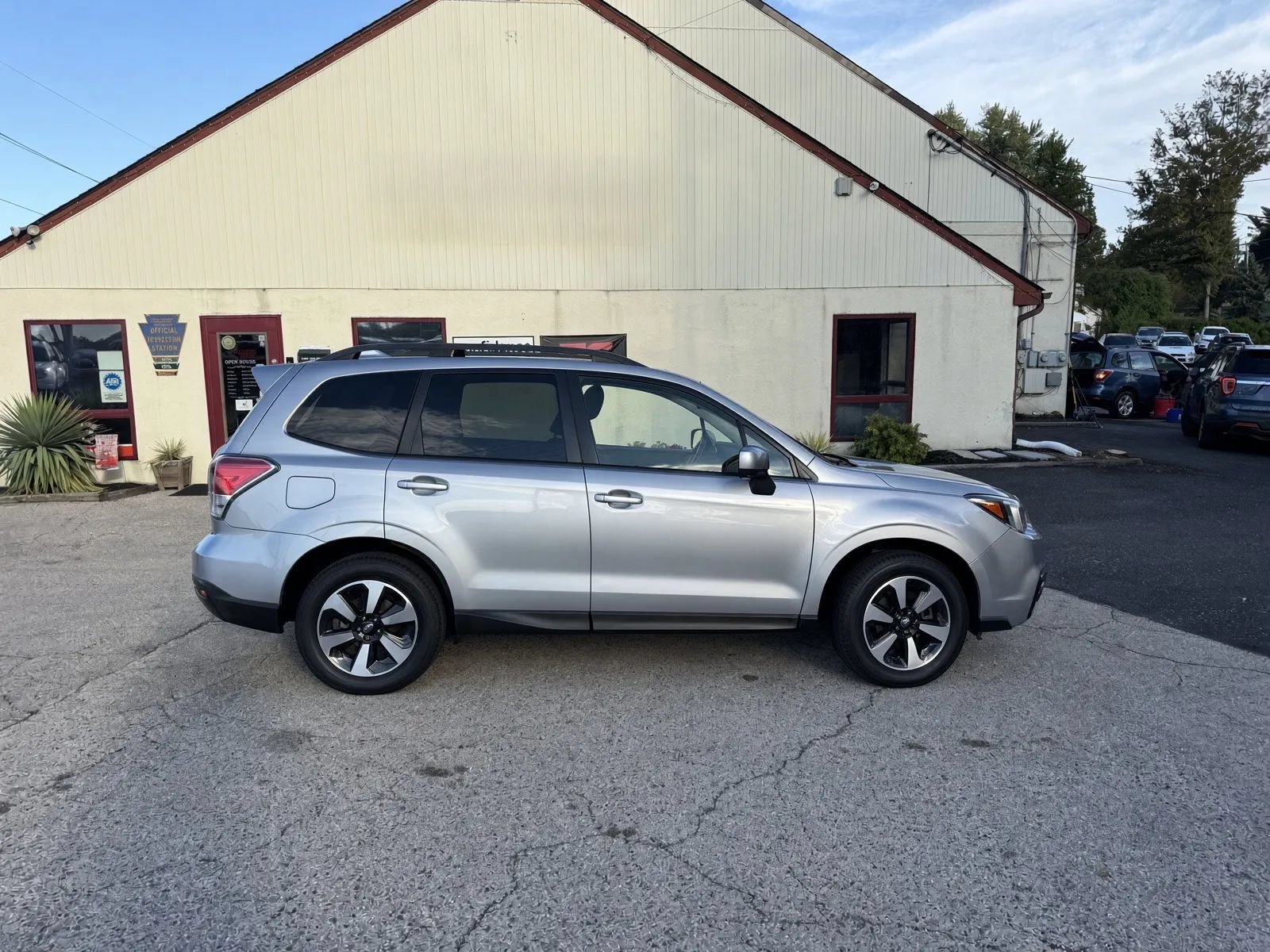 Used 2017 Subaru Forester 2.5i Premium w/ Popular Package #2A AWD/4WD image 4