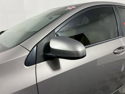 Used 2014 Toyota Corolla LE image 12