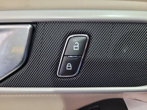 Used 2022 Ford Explorer XLT image 46