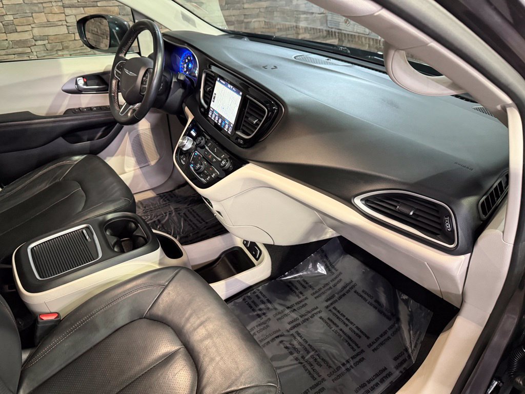 Used 2020 Chrysler Pacifica Touring-L Plus FWD image 28