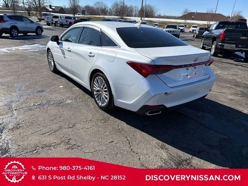 Used 2020 Toyota Avalon Limited image 5