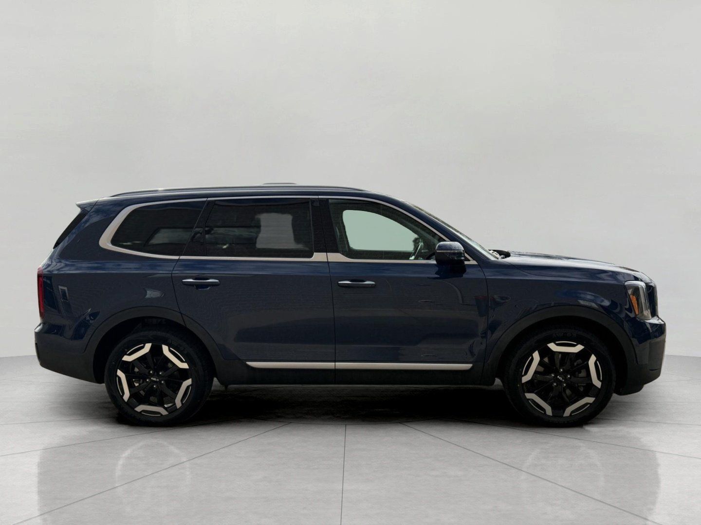 Used 2025 Kia Telluride S AWD/4WD image 14