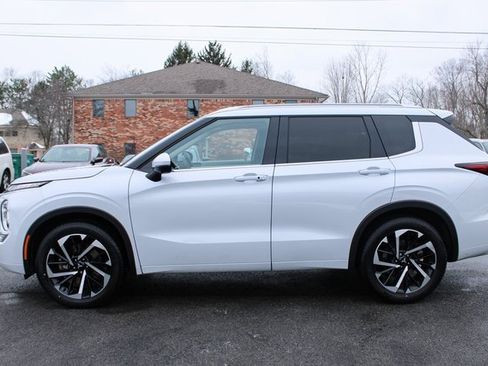 Used 2024 Mitsubishi Outlander SEL image 5