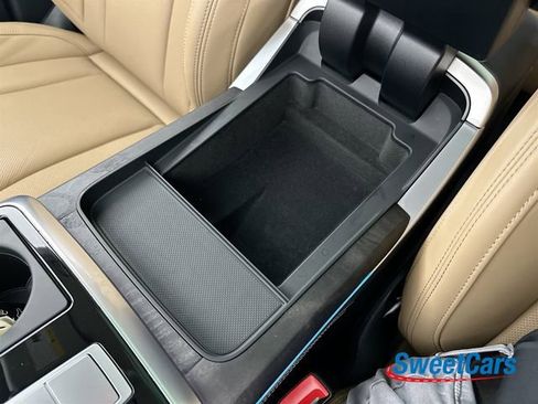 Used 2025 Audi Q8 Prestige image 33