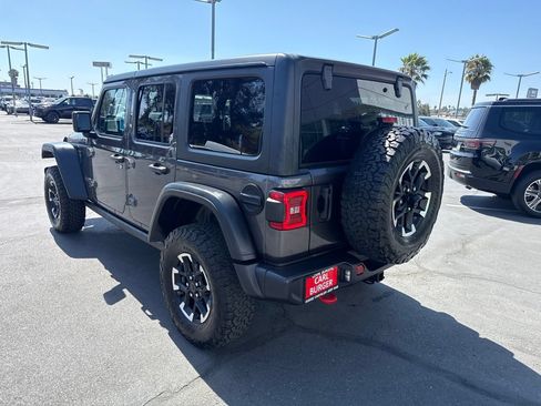 Certified 2025 Jeep Wrangler Unlimited Rubicon w/ Convenience Group AWD/4WD image 5
