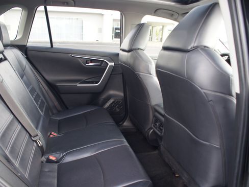 Used 2019 Toyota RAV4 Limited w/ Advanced Technology Package FWD image 23