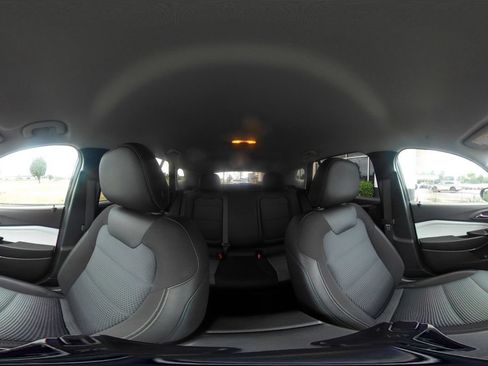 Used 2025 Chevrolet Trax LT FWD image 41