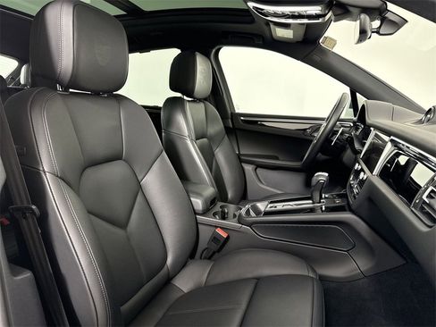 Certified 2024 Porsche Macan w/ Premium Plus Package image 24