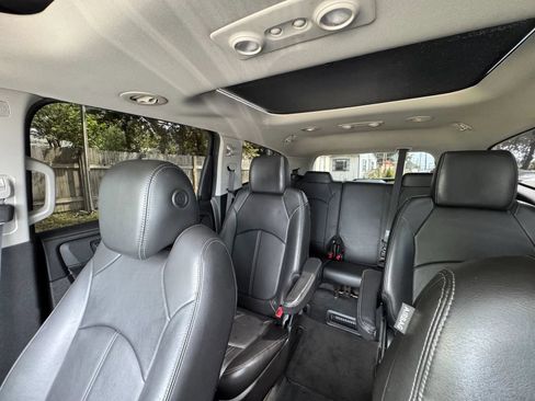 Used 2017 Chevrolet Traverse LT FWD image 38