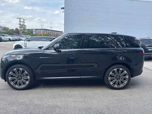 Used 2024 Land Rover Range Rover Sport SE AWD/4WD image 2