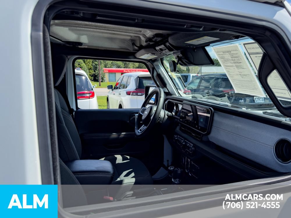 Used 2024 Jeep Wrangler Unlimited Sahara AWD/4WD image 22