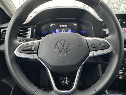 Certified 2025 Volkswagen Jetta SE image 41