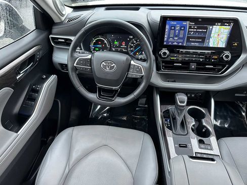 Used 2021 Toyota Highlander Platinum image 18