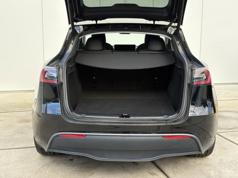 Used 2023 Tesla Model Y Performance image 9