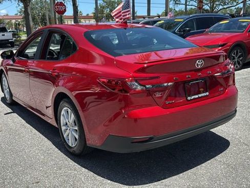 Used 2025 Toyota Camry LE w/ Convenience Package image 5