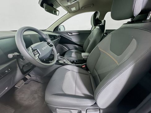 Used 2025 Kia Niro LX image 13