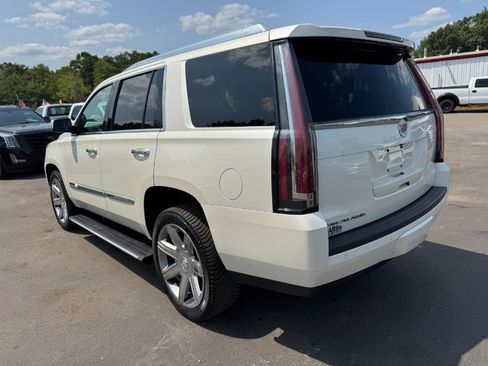 Used 2015 Cadillac Escalade Premium AWD/4WD image 3