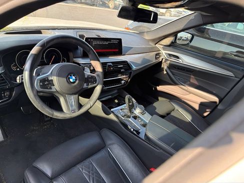 Used 2019 BMW 540i w/ M Sport Package RWD image 3