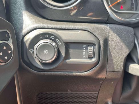 Used 2023 Jeep Wrangler Unlimited Sport AWD/4WD image 18