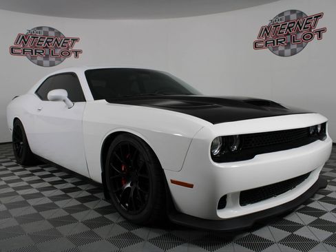 Used 2017 Dodge Challenger SRT Hellcat image 9