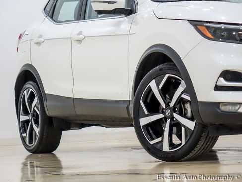 Used 2022 Nissan Rogue Sport SL w/ Premium Package image 4