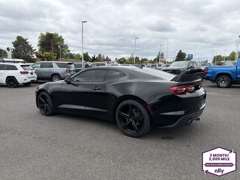 Used 2021 Chevrolet Camaro LT w/ Technology Package RWD image 3