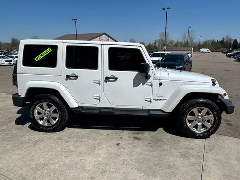 Used 2013 Jeep Wrangler Unlimited Sahara w/ Connectivity Group AWD/4WD image 4