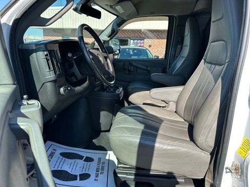 Used 2020 Chevrolet Express 3500 w/ Driver Convenience Package RWD image 18