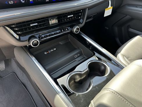 New 2026 Chevrolet Suburban Z71 w/ Comfort Package image 33