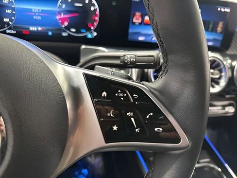 Used 2025 Mercedes-Benz GLB 250 4MATIC image 20