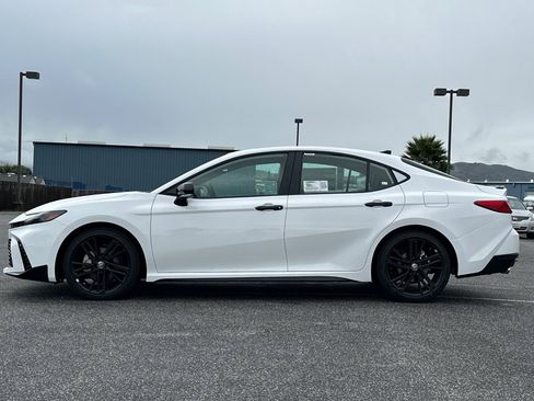 Used 2026 Toyota Camry SE image 7