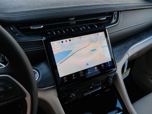 New 2025 Jeep Grand Cherokee Limited w/ Trailer Tow Package image 23