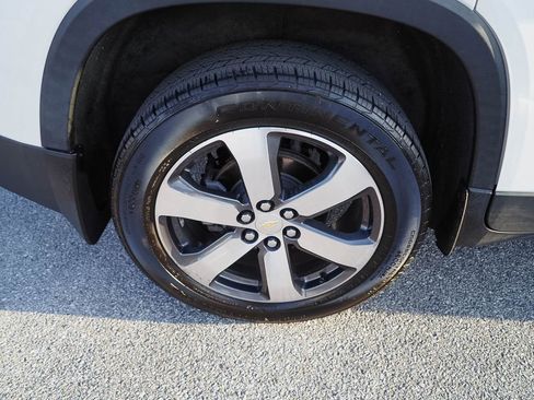 Certified 2019 Chevrolet Traverse LT w/ LT Premium Package AWD/4WD image 39