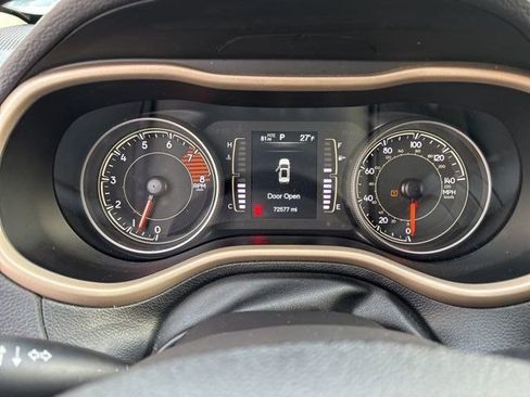 Used 2018 Jeep Cherokee Latitude w/ Cold Weather Group image 15