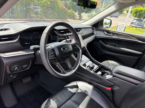 Used 2023 Jeep Grand Cherokee L Limited AWD/4WD image 16