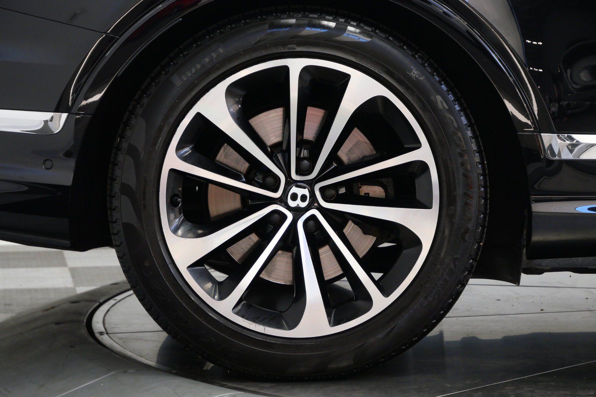 Used 2023 Bentley Bentayga AWD/4WD image 36