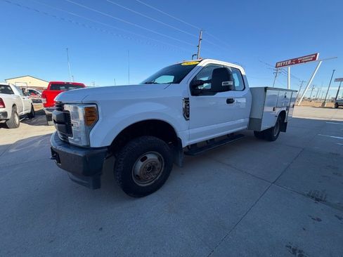 Used 2017 Ford F350 XL w/ Power Equipment Group AWD/4WD image 4