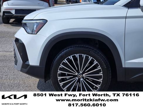 Used 2025 Volkswagen Taos SE FWD image 6