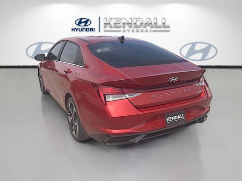 Used 2022 Hyundai Elantra Limited FWD image 4