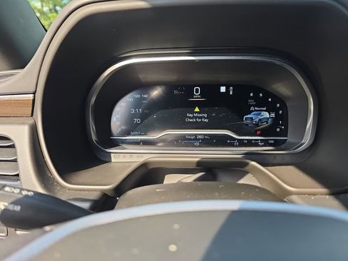 Used 2022 GMC Yukon XL SLE w/ Gmc Pro Safety Plus Package image 19