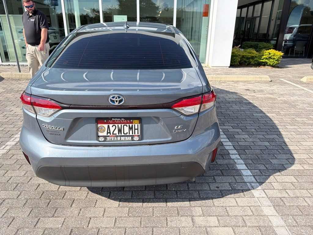 Used 2025 Toyota Corolla LE FWD image 9