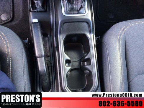 Used 2025 Jeep Wrangler Unlimited Sahara AWD/4WD image 26