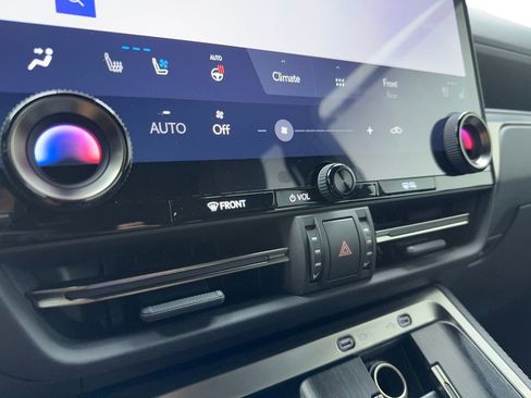 Used 2025 Lexus GX 550 w/ Accessory Package (Z1) image 33