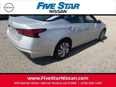 Used 2025 Nissan Altima 2.5 S FWD image 11
