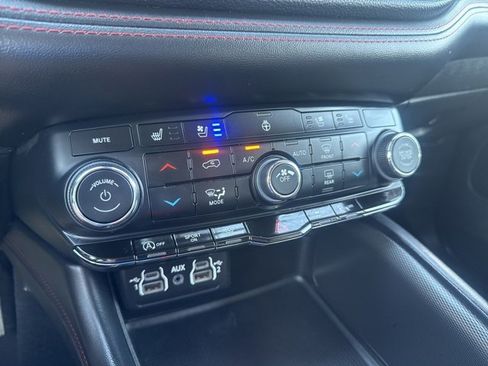 Used 2023 Dodge Durango GT image 5