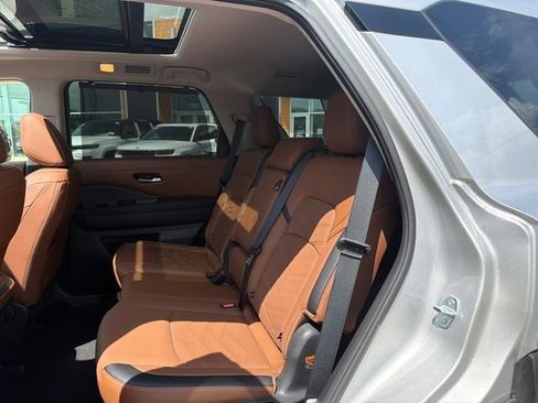 Used 2025 Nissan Pathfinder Platinum w/ Cargo Package AWD/4WD image 28