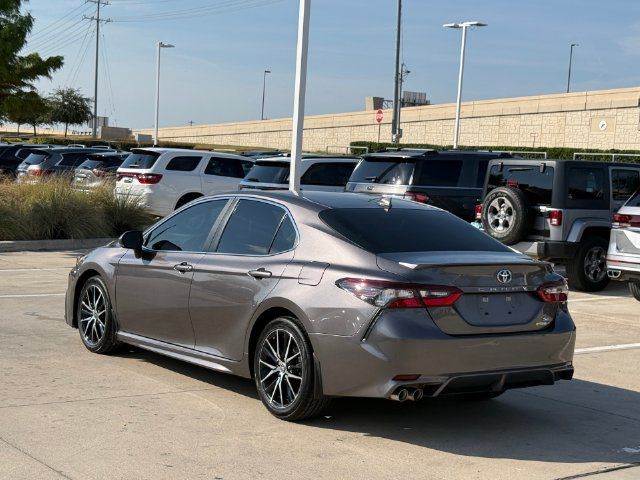 Used 2022 Toyota Camry SE FWD image 6