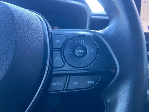 Used 2024 Toyota Corolla Cross XLE image 22