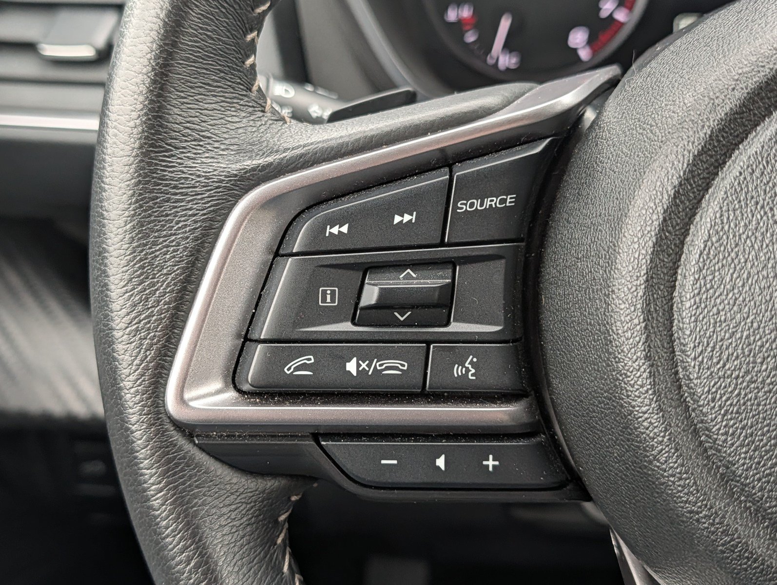 Used 2025 Subaru Ascent Premium AWD/4WD image 25