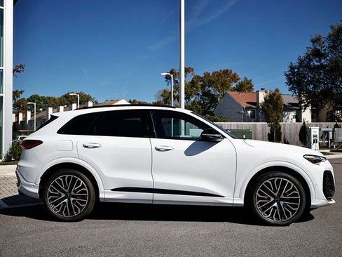 New 2025 Audi SQ5 Premium Plus image 3